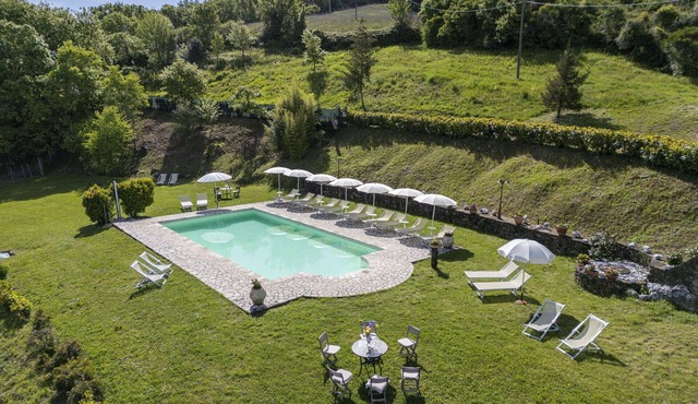 Nice apartment in villa for 4 people with WIFI, pool, veranda and panoramic view