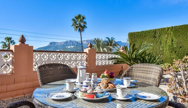 Nice apartment in villa for 6 people with pool, WIFI, TV and terrace