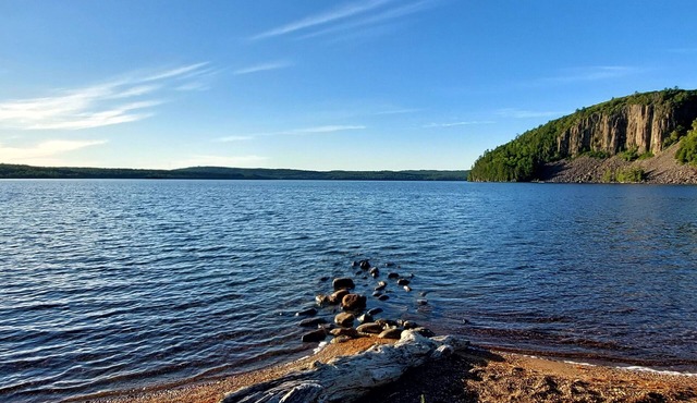 Northern Haven on a Crystal-Clear Lake. Ideal for family-style vacations