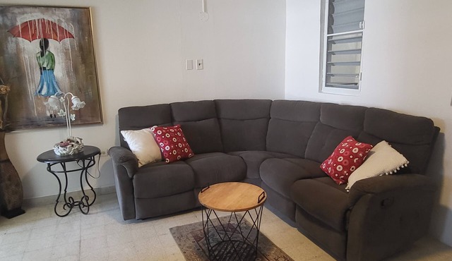 Nueva Villa, cozy apt. in town for 10 guests