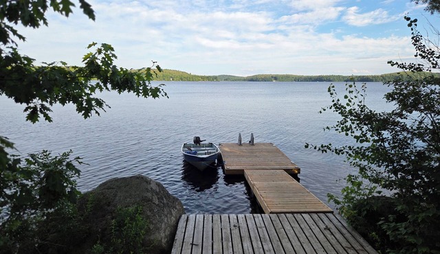 On the waters edge of Lake Cecebe rustic meets modern at Rockwynn Cottages