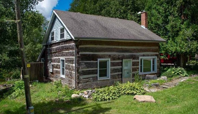Peabody Log Cabin - Three Bedroom Cottage, Sleeps 8