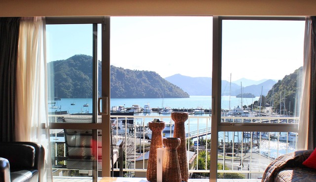 Picton Beachcomber Inn