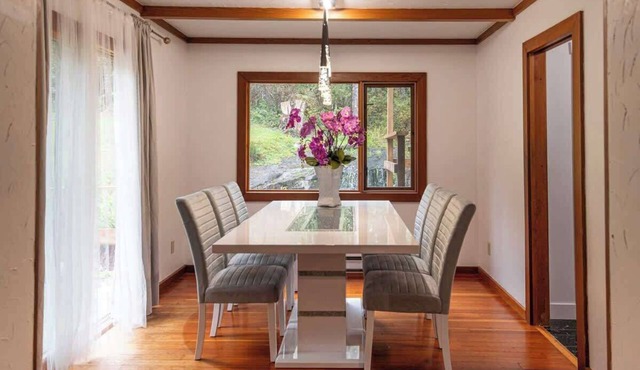 Picturesque and Comfy Escape with Waterfall View