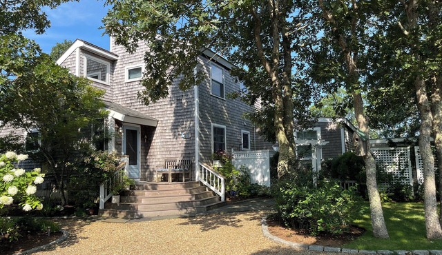 Picturesque and Private Island Home, Ideal Location for Perfect Island Retreat