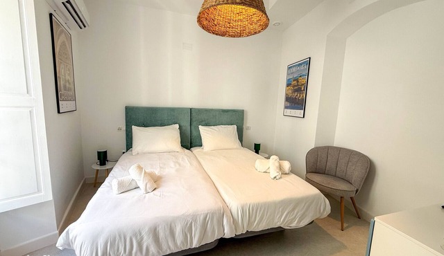 Pinta Beautiful Modern Suite within the centre of Ayamonte DAV02
