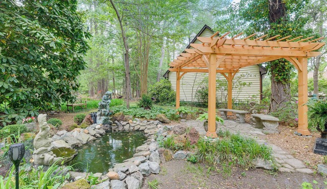 Pool Access! Cozy Couple's Getaway in Kilmarnock
