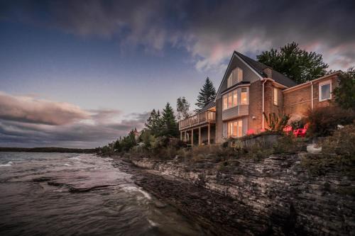 Private 3BR Waterfront Escape
