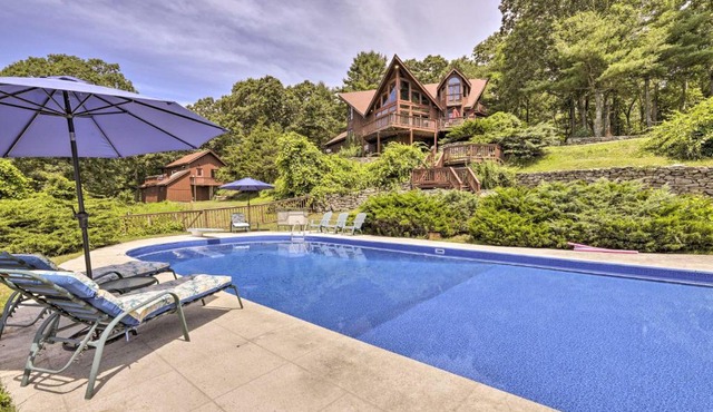 Private Guest House w/Deck + Spectacular Views!