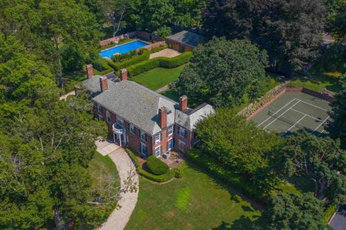 Private Resort Mansion with Pool