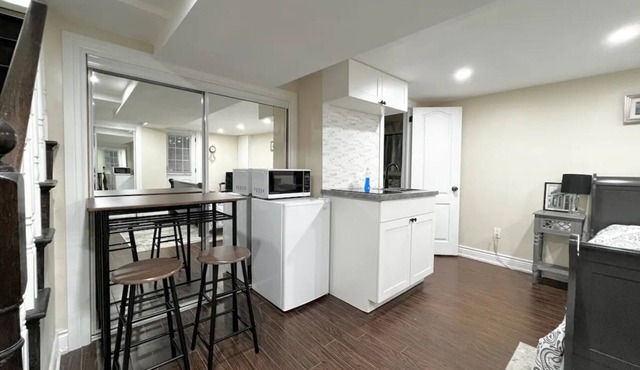 Private Studio Apt 1 Bed 1 Bath w. Kitchen & Sep entrance