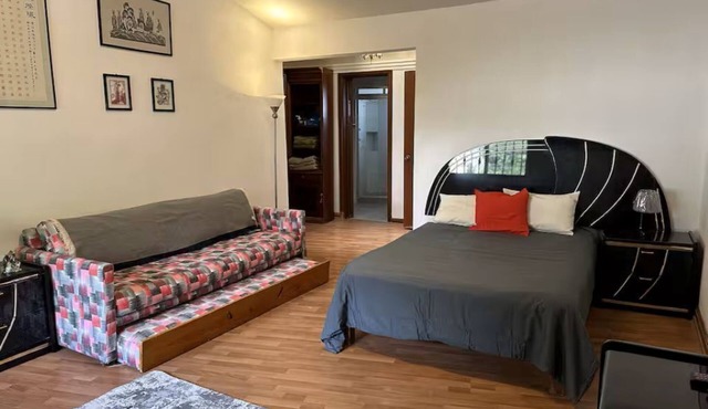 Private suite near shopping and Six Flags- 4ppl
