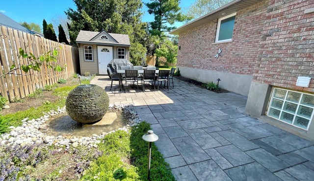 Private Suite, Patio & Yard. Walk to University of Guelph.