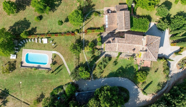 Private Villa with private pool, A/C, WIFI, TV, pets allowed, panoramic view, close to San Gimignano