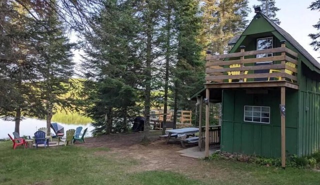 Private waterfront bunkie cabin + RV trailer