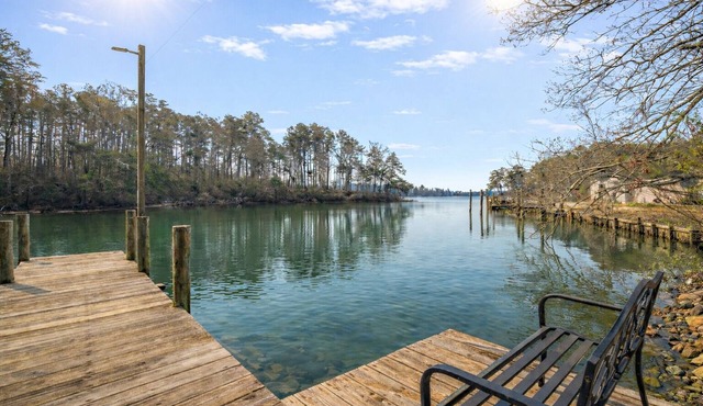 Private Waterfront Retreat w/Pier, Kayaks, Game Room & 4 miles from Kilmarnock!