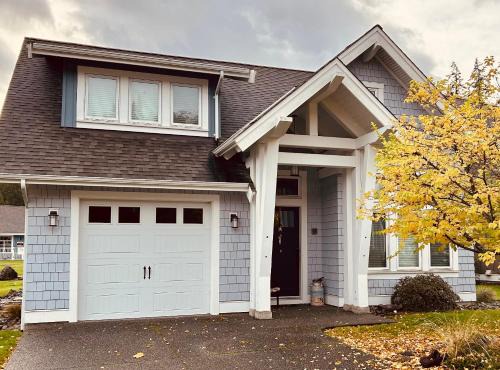 Qualicum Landing West Coast Cottage