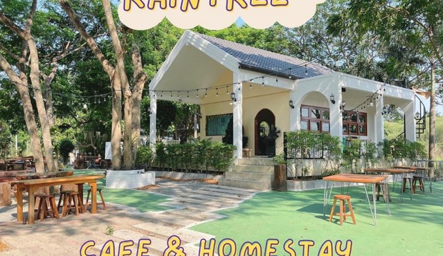 Rain Tree Cafe & Homestay