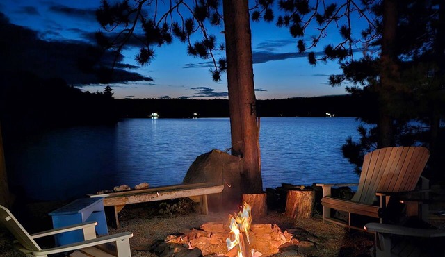 Red pines lake house, great for 2 families,Pet-friendly. Beautiful sunsets!