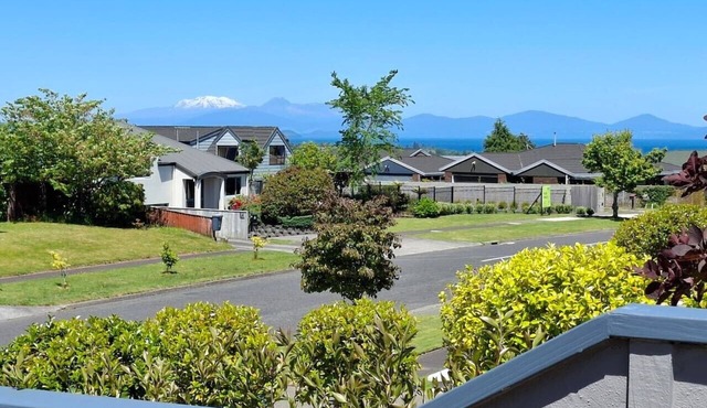 Relax & Unwind Close to Lake & Town