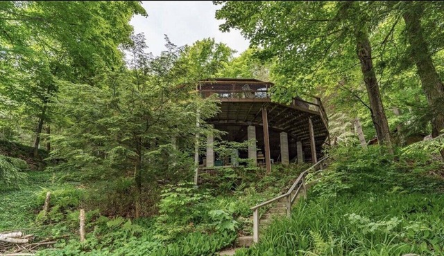 Retreat 360 – A Unique Circular Cottage on Three Mile Lake