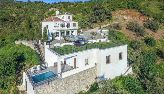 Retreat among olive groves in Málaga mountains