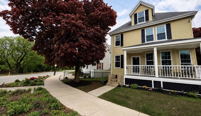 Riverfront Escape Near Boston & Transit w/Parking