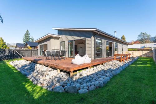 Riverstone Retreat - Turangi Holiday Home