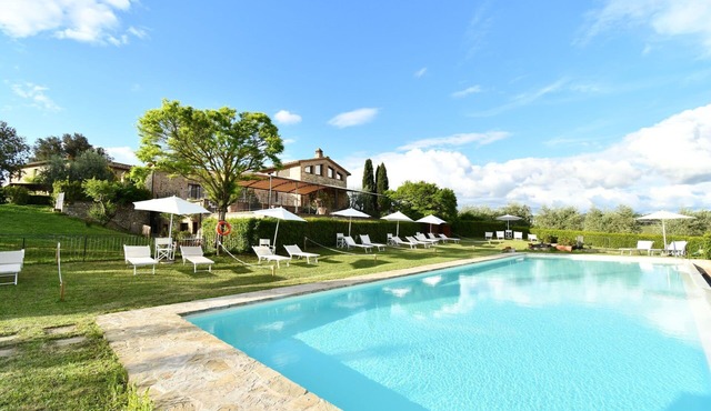 Rocche di Valiano, Glicine in Siena, pool use, AC