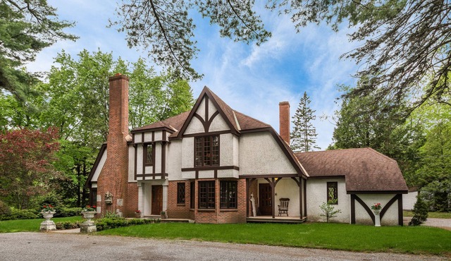 Rolland Manor