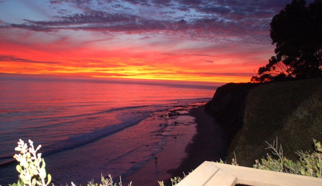 Romantic oceanfront home on the bluff w/incredible 180+ deg ocean views