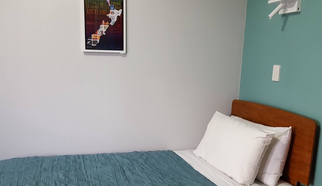 Room 6 Cadence Bed and Breakfast