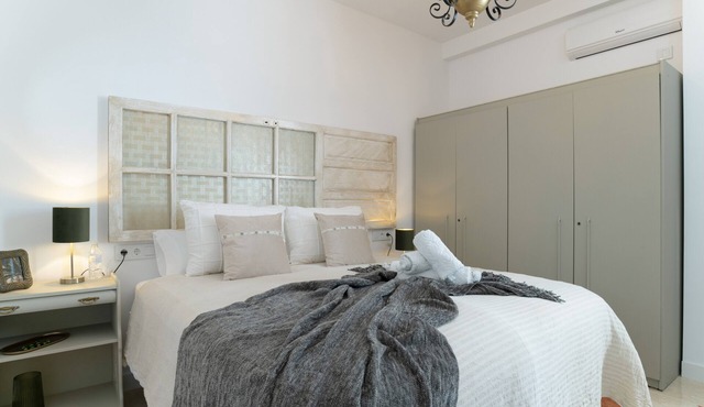 Room 'Zirconio' with Mountain View, Shared Terrace and Wi-Fi