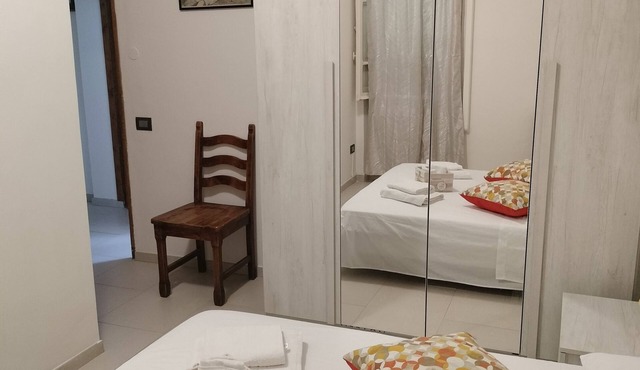 Rooms with private bathroom near Lake Corbara