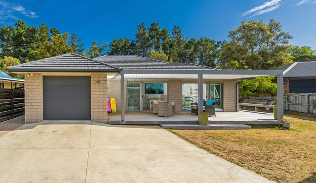 Rose's Beach Pad - Matarangi Holiday Home
