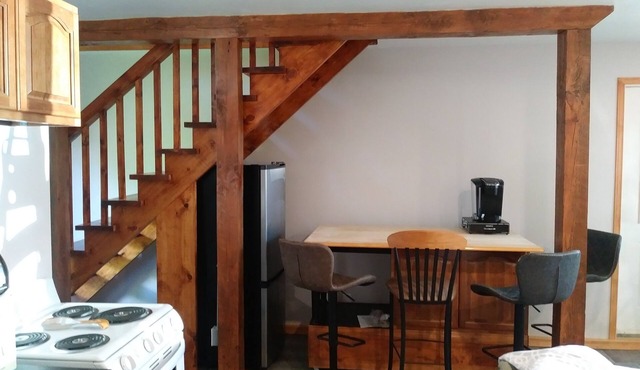 Rural Country Setting- Rustic and Charming Log Guest Suite