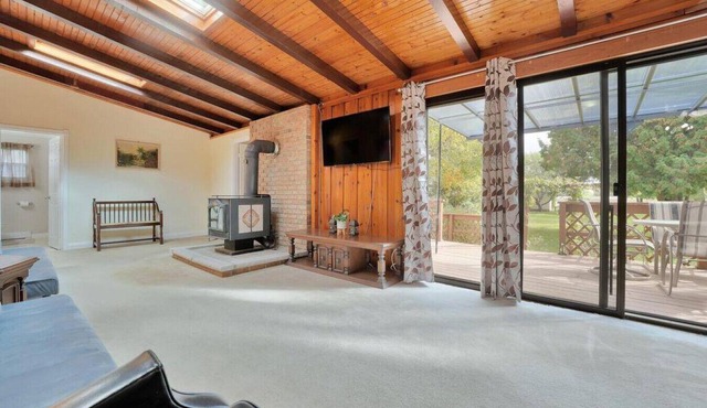 Rustic Cottage w/Heating + Kitchen + Canal Lake