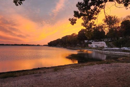 Sandbanks Beach Cottage
