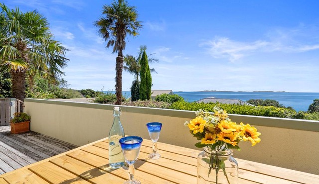 Sandy Beach House - Coopers Beach Holiday Home