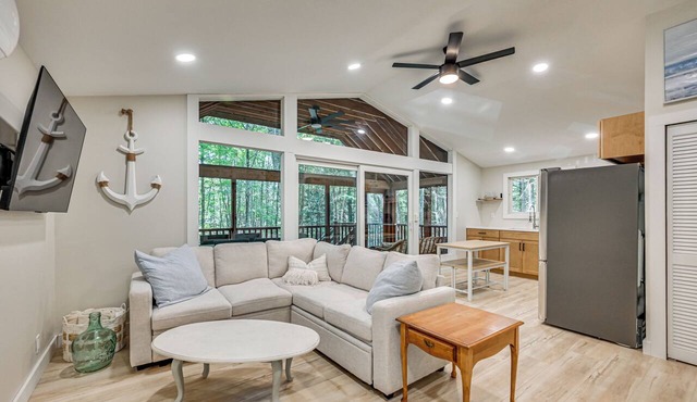 Screened Porch w/Lake View! Tolland Family Haven