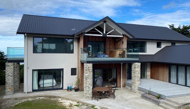 Secluded coastal comfort
