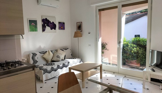Serena's Beach Side Apt with Parking and A/C