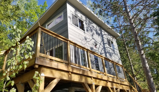 Sleepy Pines waterfront cottage