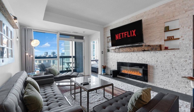 Spacious 1BR - Downtown - Pool - Gym