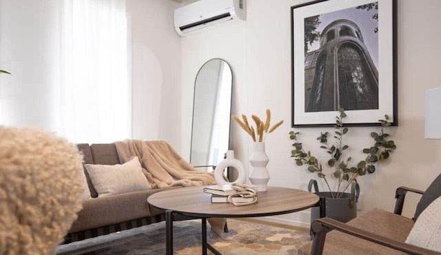 Spacious 2-BDR Apartment in Toronto (Unit #4)