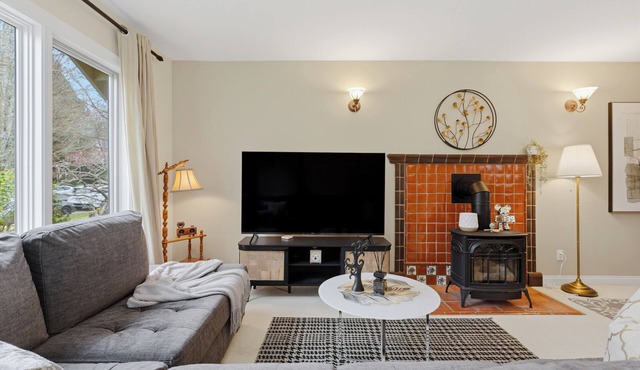 Spacious 4BR Home MAJOR INTERNATIONAL SPORTING EVENT & Family Near UBC