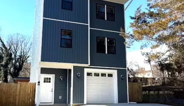 Spacious 5-bedroom house in perfect Bowie with cool AC and gym