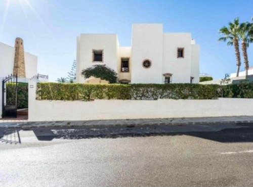Spacious holiday home with private garden