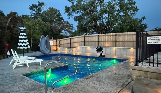Spacious Home Near Ark, Perfect for 12 Guests