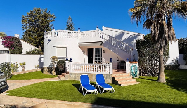 Special familyfriendly prices for this beautiful villa with pool, near the beach